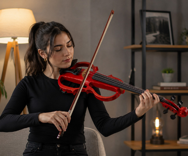Elektro Keman Nedir? Klasik Kemandan Farkları Nelerdir?