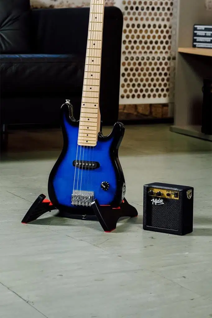 Midex CEG-30BL 4-6 Yaş Çocuklar İçin Amfili Full 1/4 30 İnç Elektro Gitar Seti Blue Black Midex CEG-30BL 4-6 Yaş Çocuklar İçin Amfili Full 1/4 30 İnç Elektro Gitar Seti Blue Black