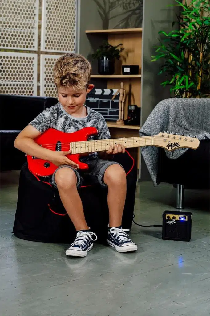 Midex CEG-30RD 4-6 Yaş Çocuklar İçin Amfili Full 1/4 30 İnç Elektro Gitar Seti RED Midex CEG-30RD 4-6 Yaş Çocuklar İçin Amfili Full 1/4 30 İnç Elektro Gitar Seti RED