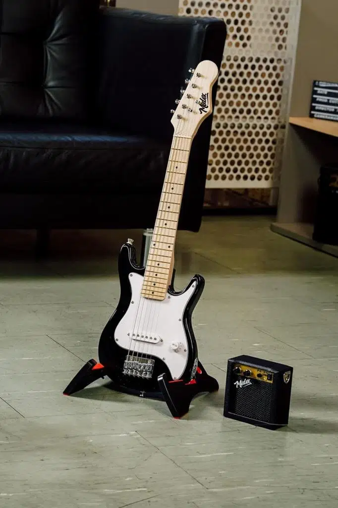 Midex CEG-30WB 4-6 Yaş Çocuklar İçin Amfili Full 1/4 30 İnç Elektro Gitar Seti White Black Midex CEG-30WB 4-6 Yaş Çocuklar İçin Amfili Full 1/4 30 İnç Elektro Gitar Seti White Black