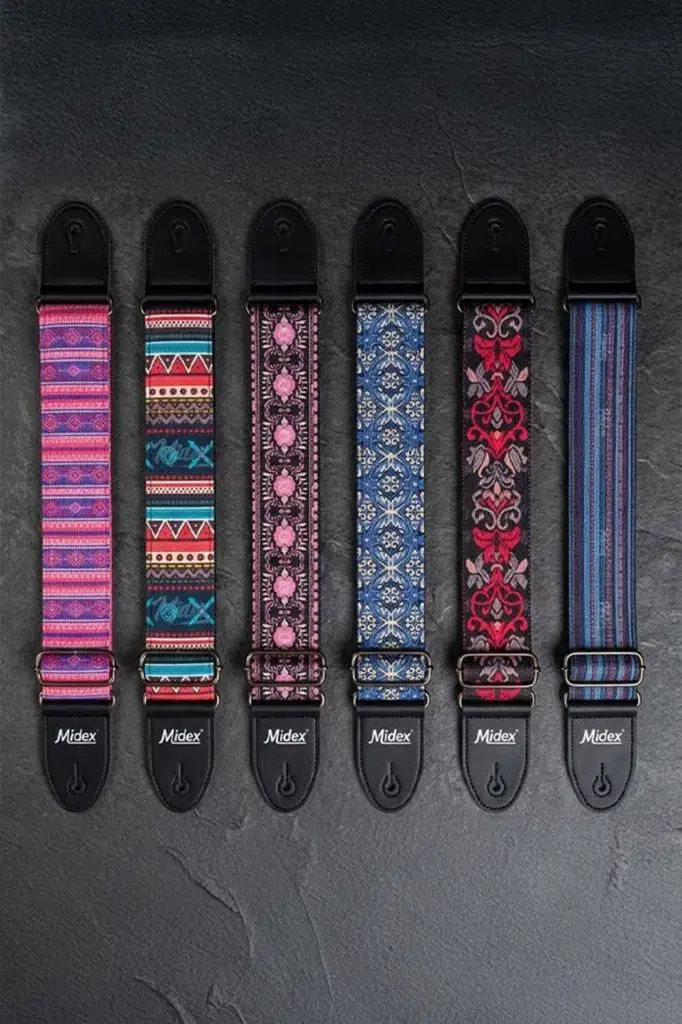 Midex GSR-6X Özel Tasarım Desenli 6’lı Gitar Omuz Askısı ve Pena Seti (90-145 cm Uzunluk) Midex GSR-6X Özel Tasarım Desenli 6’lı Gitar Omuz Askısı ve Pena Seti (90-145 cm Uzunluk)